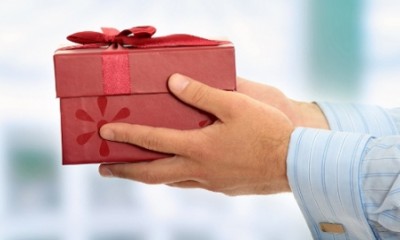 Що не можна дарувати дівчатам на 14 лютого
